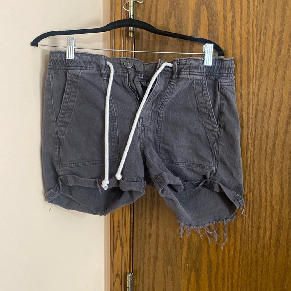 American eagle size 4 grey shorts